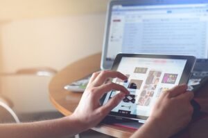 Diagram perbedaan literasi digital dan keterampilan digital