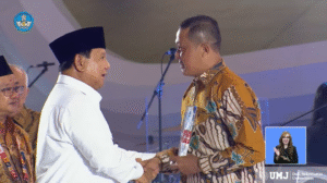 Kuswanto, S.Pd., saat menerima penghargaan dari Presiden RI Prabowo Subianto, Jakarta International Velodrome, Jakarta, Kamis (28/11/2024). (Foto: Youtube)