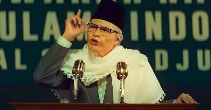 Buya Hamka sedang berceramah sebagai ulama dan penulis sastra